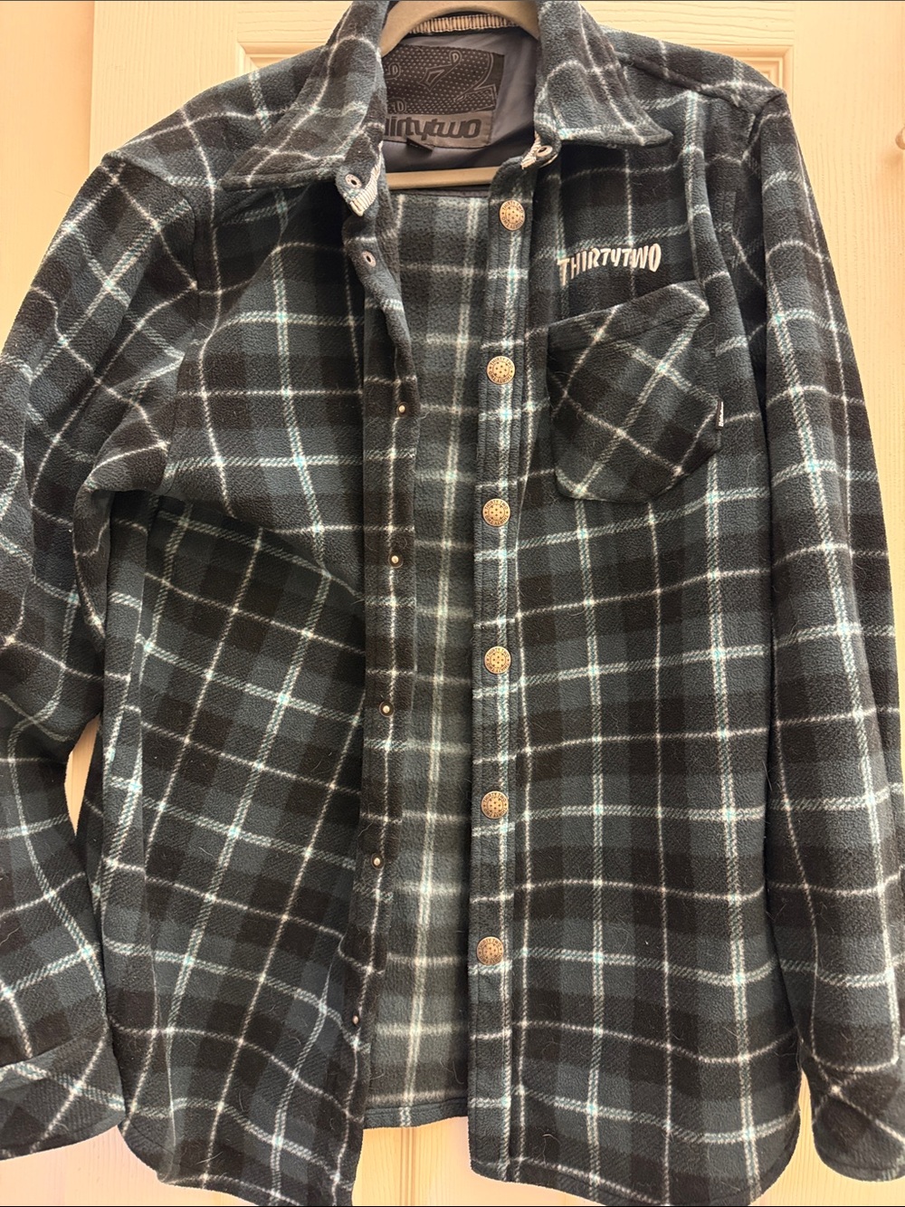 ThirtyTwo Men’s Black & Light Blue Plaid Button-Down Shirt